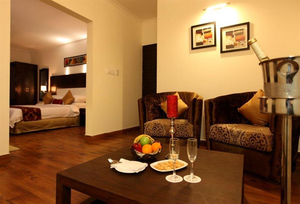 Crossroads Hotel Gurgáon Kültér fotó