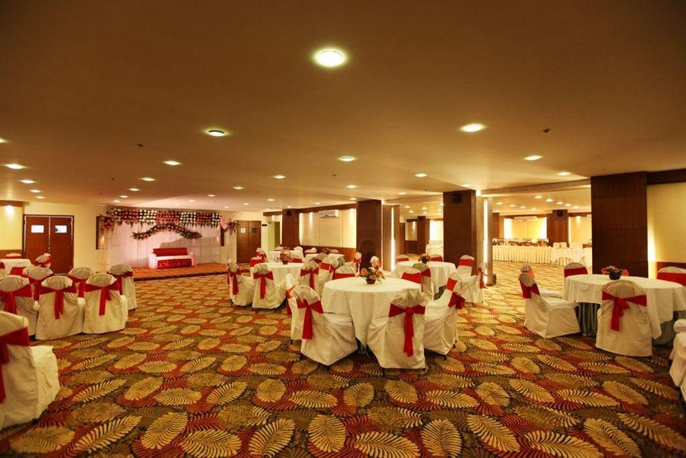Crossroads Hotel Gurgáon Kültér fotó