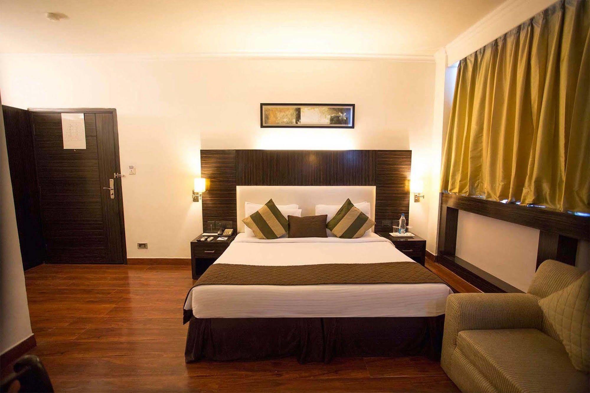 Crossroads Hotel Gurgáon Kültér fotó
