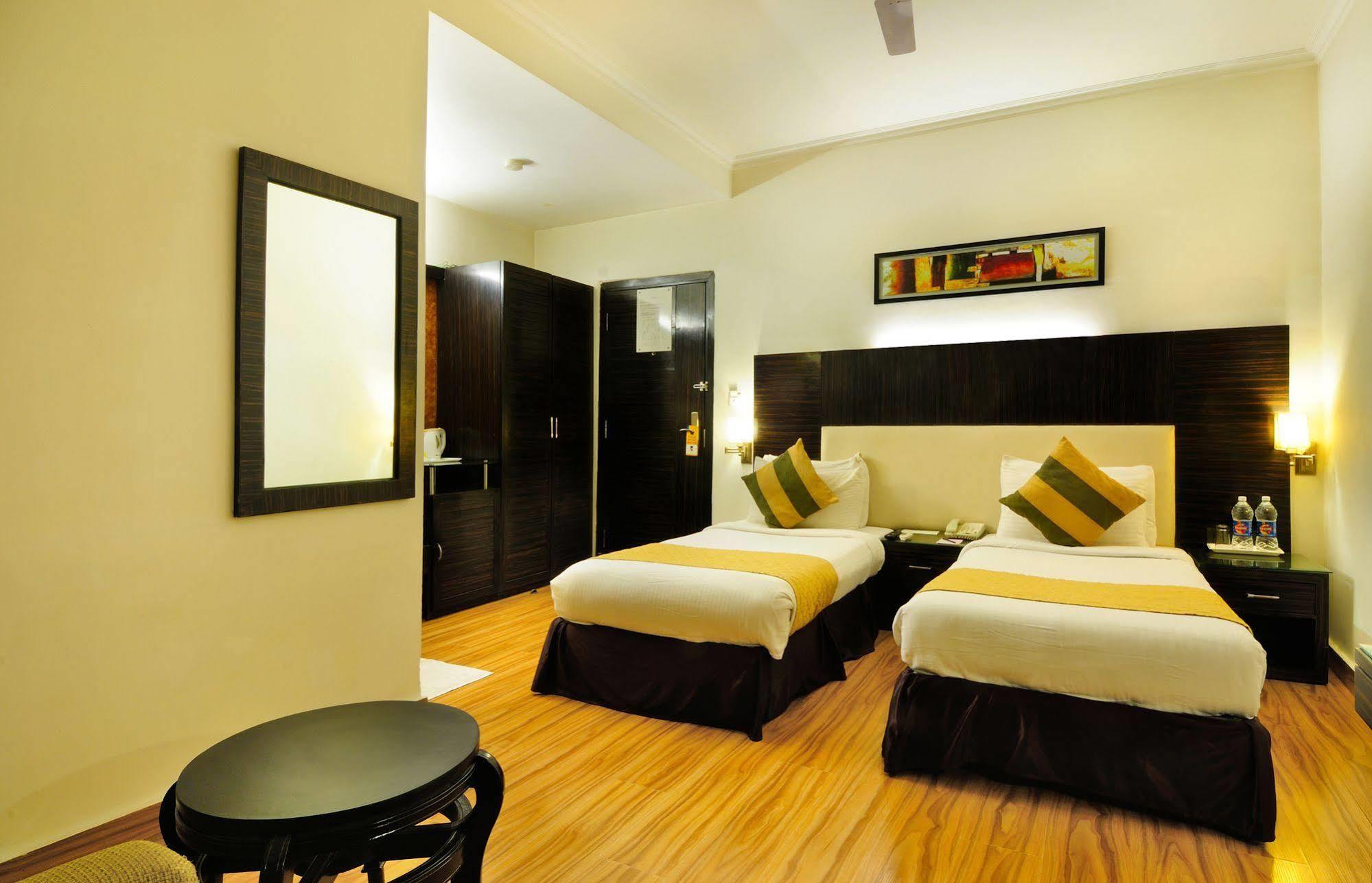Crossroads Hotel Gurgáon Kültér fotó
